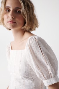 BLOUSE AVEC BRODERIE