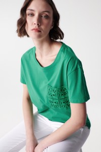 T-SHIRT WITH CROCHET POCKET