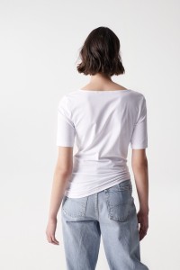 T-SHIRT  ENCOLURE ASYMTRIQUE