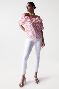 BLUSA CON BORDADO