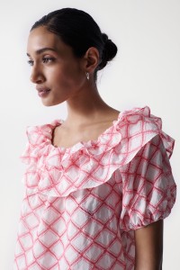 BLOUSE AVEC BRODERIE