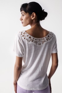 PLAIN T-SHIRT WITH LACE