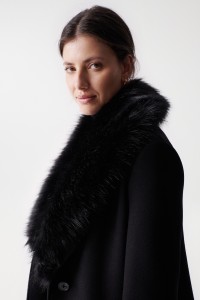 WOOLLEN COAT WITH FUR COLLAR