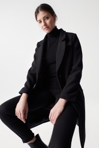 MANTEAU EN TISSU AVEC COL EN FOURRURE