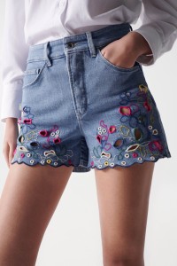 EMBROIDERED FAITH PUSH IN SHORTS