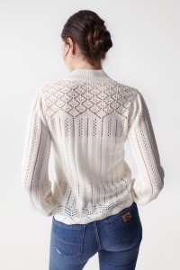 STRICKPULLOVER MIT LOCHMUSTER