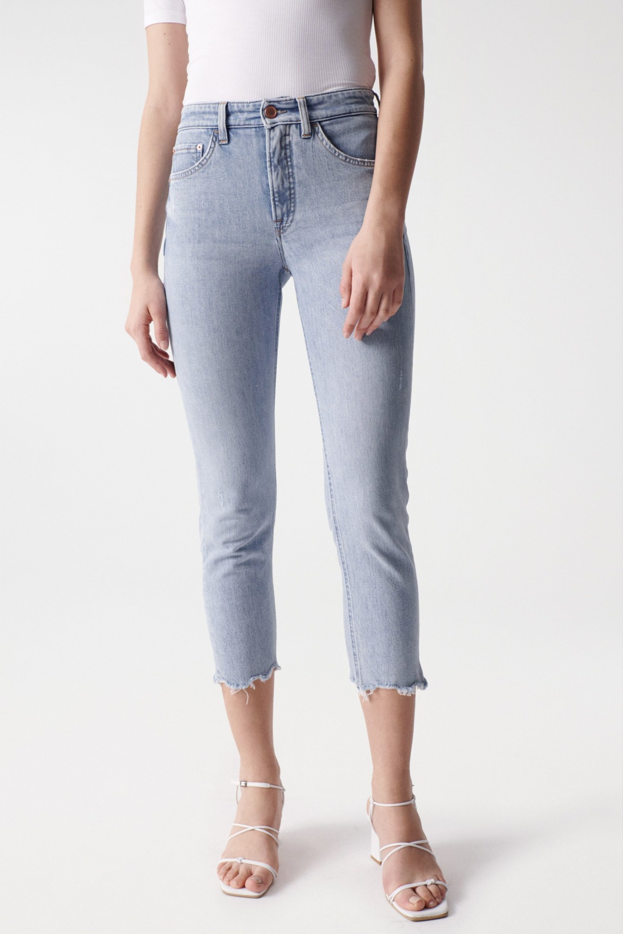 FAITH PUSH IN CROPPED SLIM JEANS