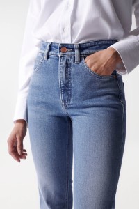 FAITH PUSH IN CROPPED FLARE JEANS