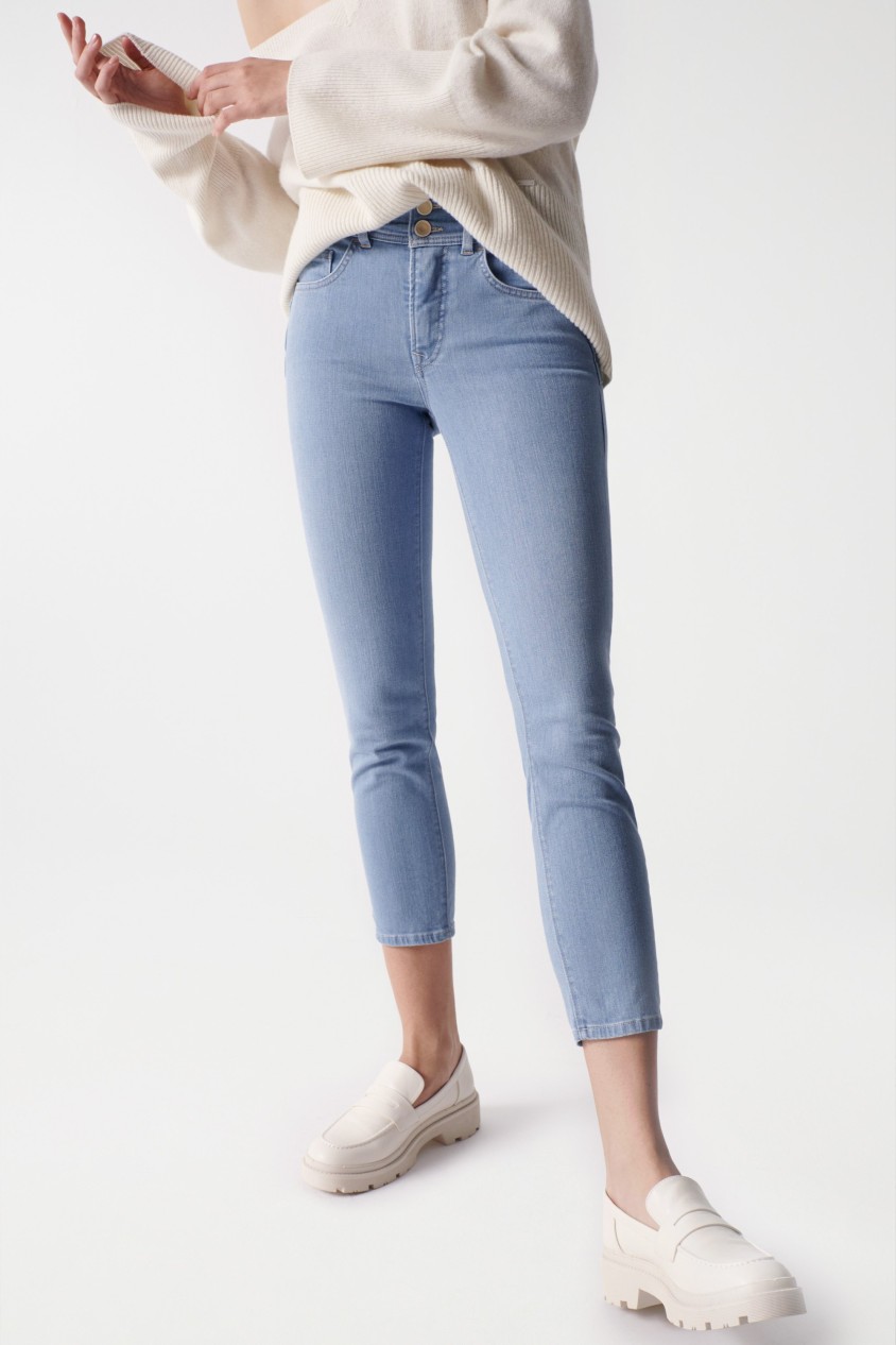 CROPPED SLIM SECRET PUSH IN JEANS