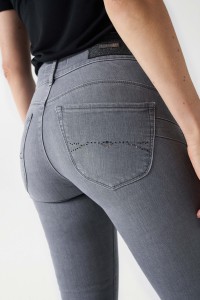 JEANS SECRET PUSH IN SKINNY COM BRILHANTES