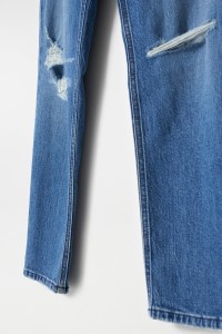 TRUE-JEANS MIT RISSEN