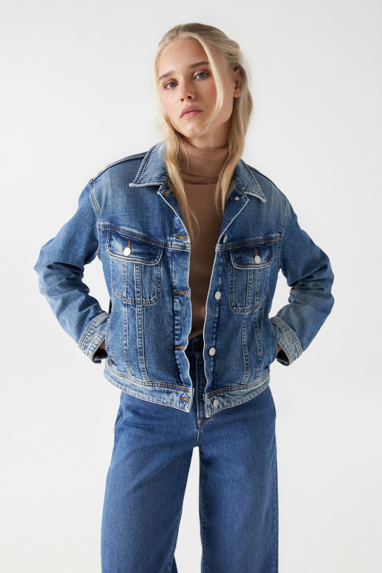 LOOSE-FIT DENIM JACKET