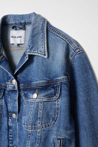 WEITE DENIM-JACKE