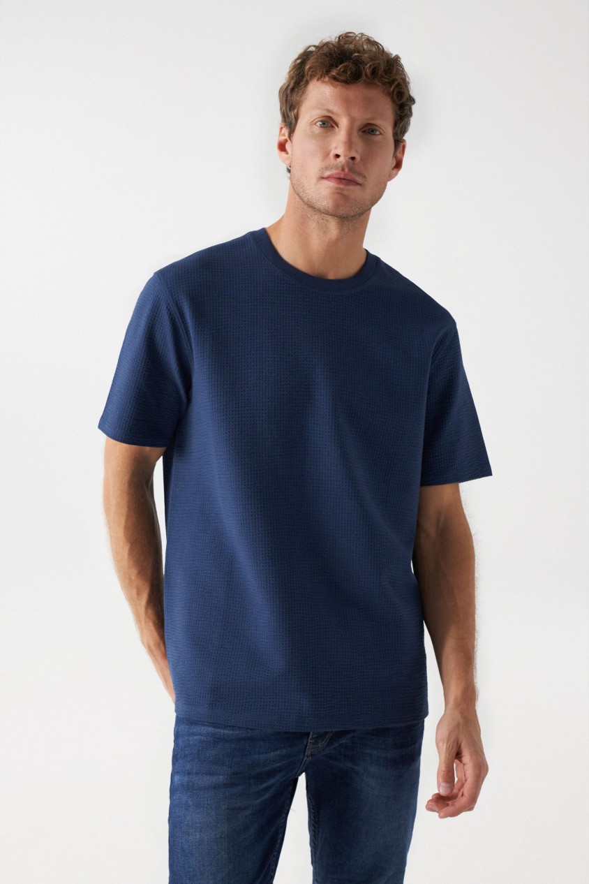 TEXTURED T-SHIRT