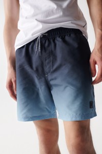 BADESHORTS MIT FARBABSTUFUNG