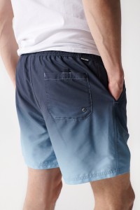 BADESHORTS MIT FARBABSTUFUNG