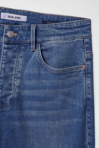 SLIM FIT MEDIUM WASH JEANS