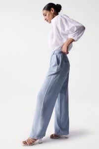 HIGH-WAISTED LIGHTDENIM JEANS