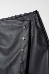 LEATHER EFFECT SKORT