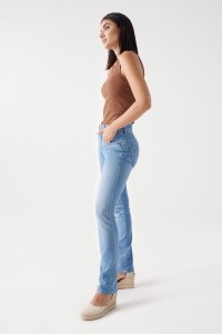 SECRET PUSH IN SLIM JEANS