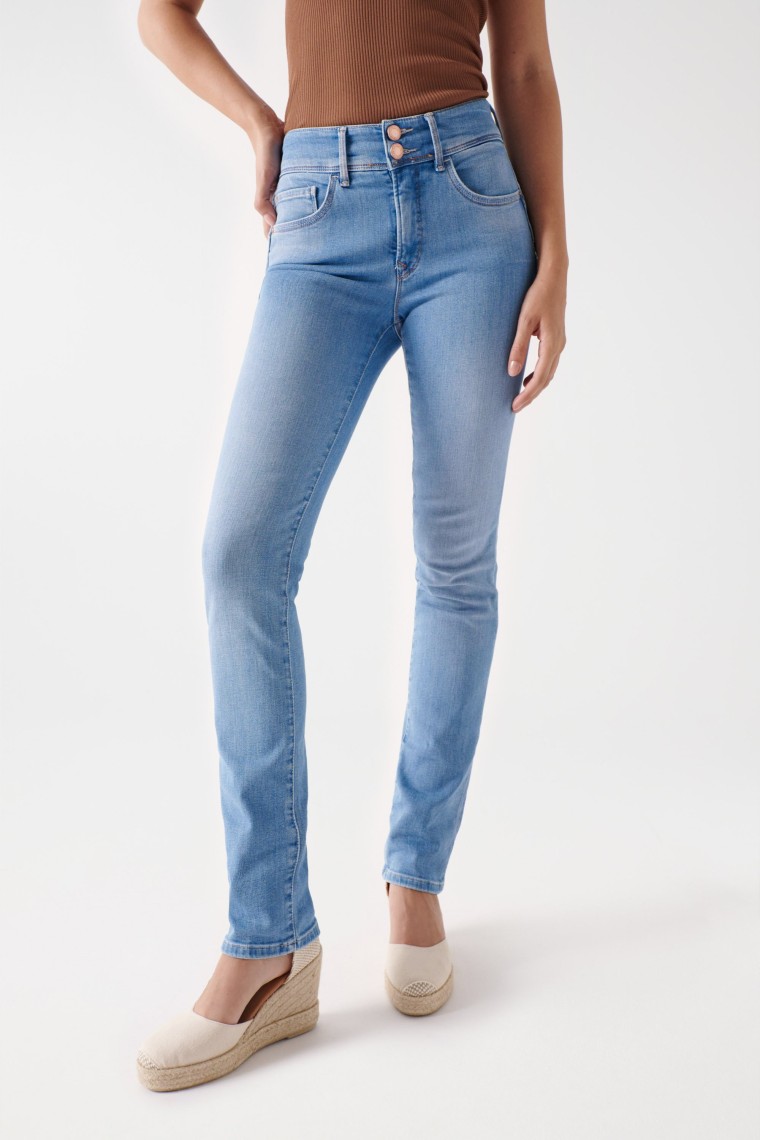 SECRET PUSH IN SLIM JEANS