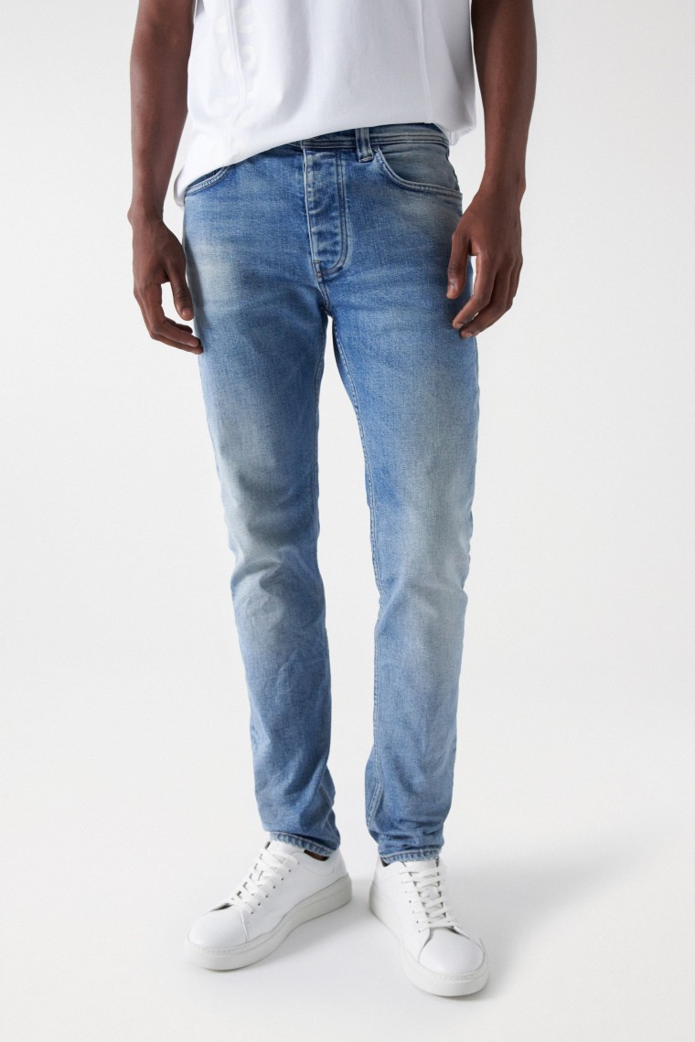 VAQUEROS SLIM CON DETALLES