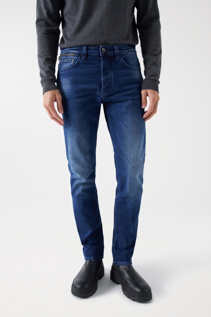 SLIM JEANS WITH ZIPPED POCKET