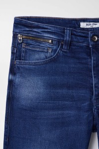 SLIM JEANS WITH ZIPPED POCKET