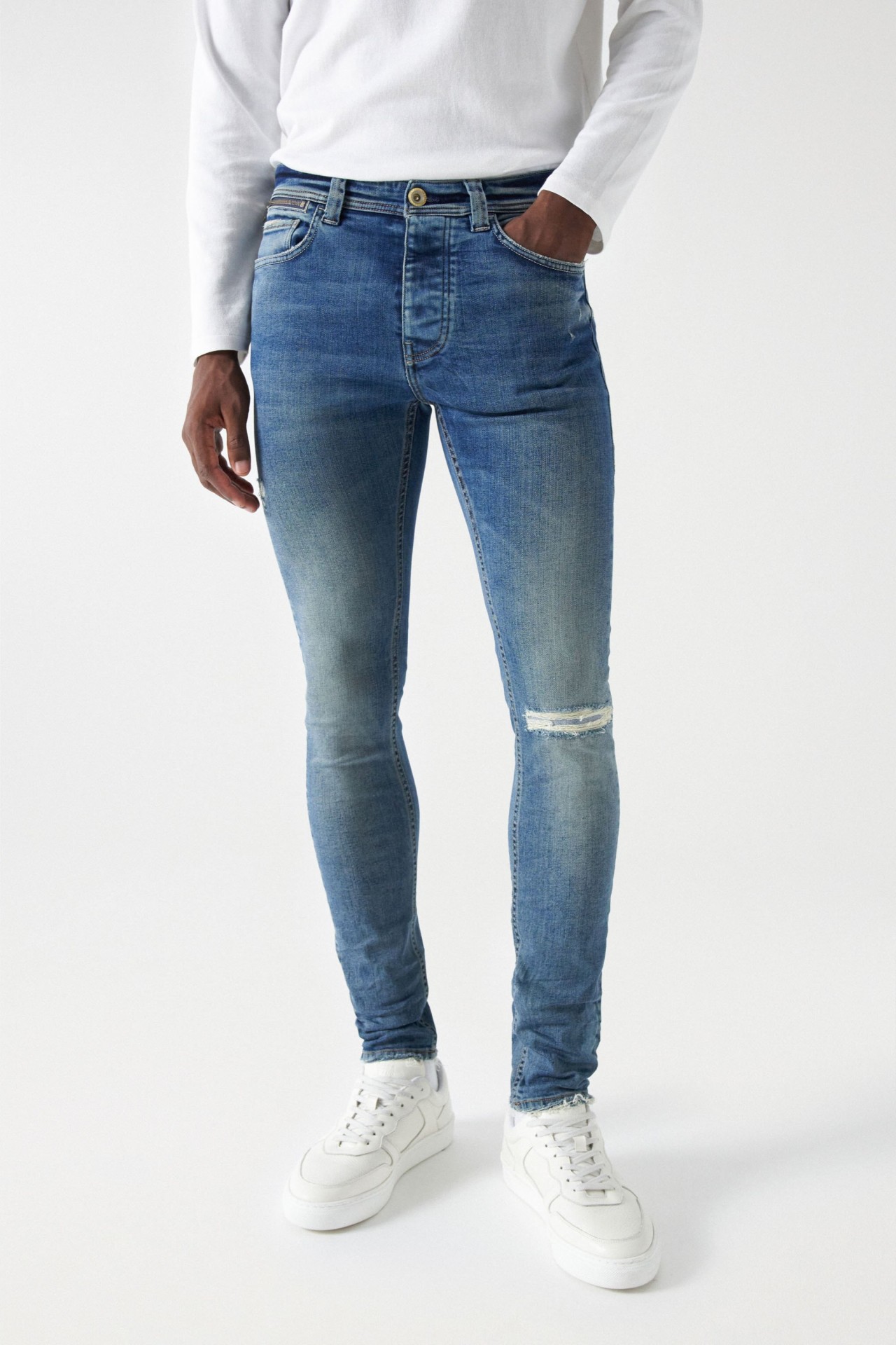 SKINNY JEANS MIT RISSEN UND REIVERSCHLUSS-DETAIL