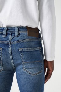 SKINNY JEANS MIT RISSEN UND REIVERSCHLUSS-DETAIL