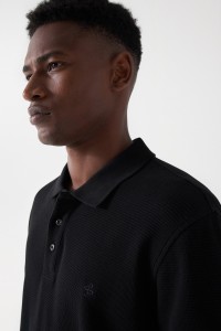 TEXTURED POLO