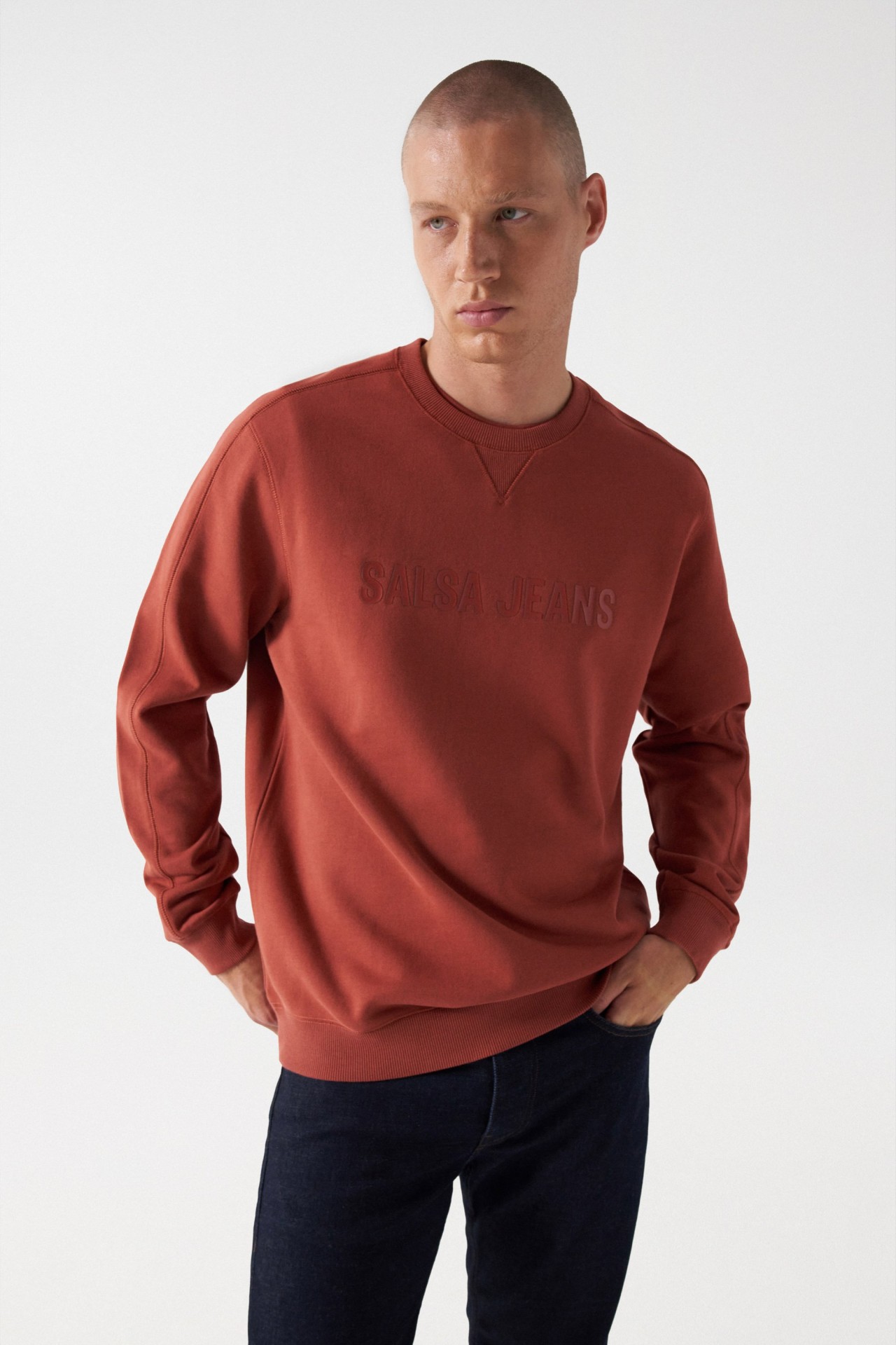 SWEATSHIRT MIT MARKENAUFDRUCK