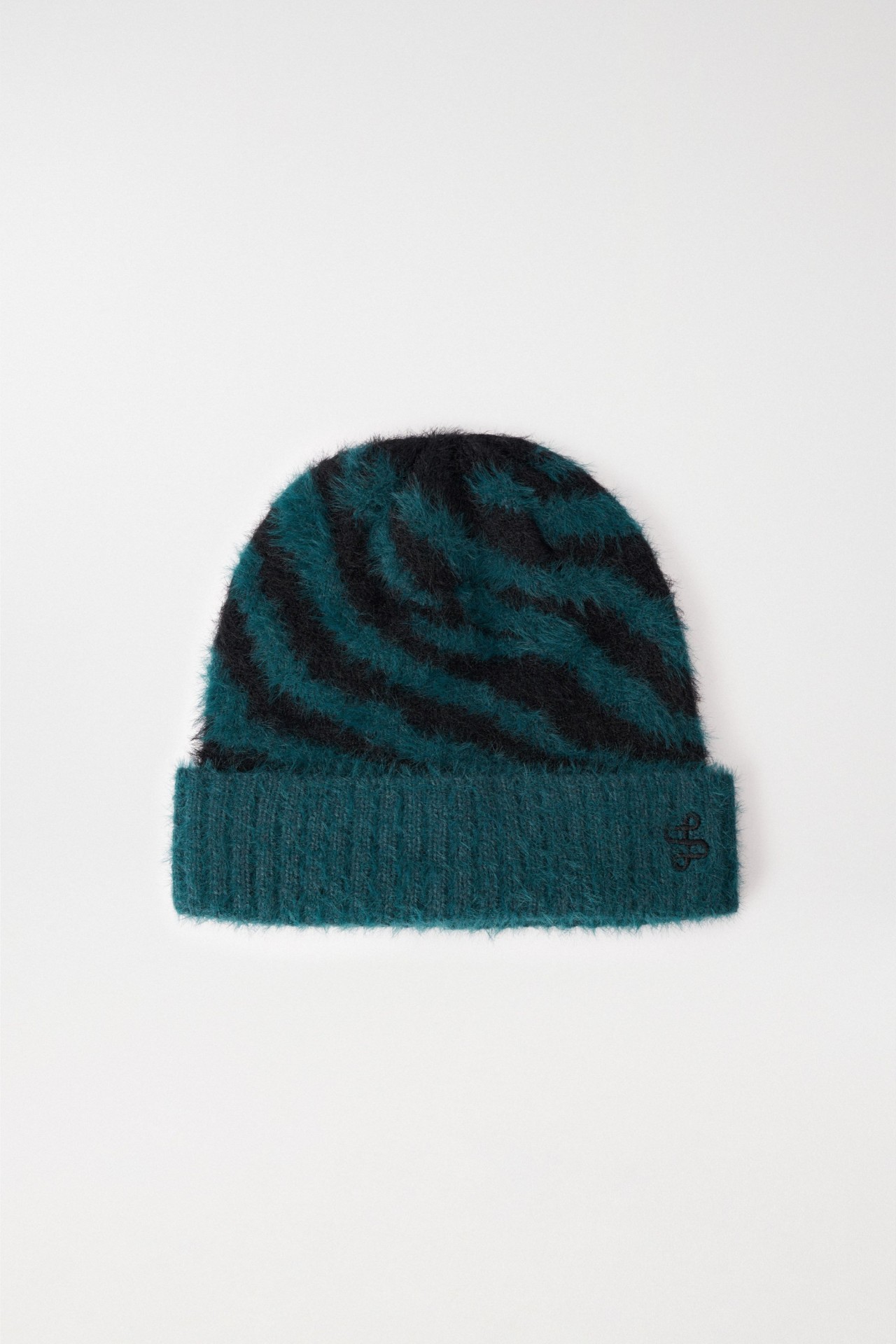 BEANIE WITH ANIMAL PRINT