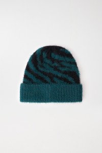 BEANIE WITH ANIMAL PRINT