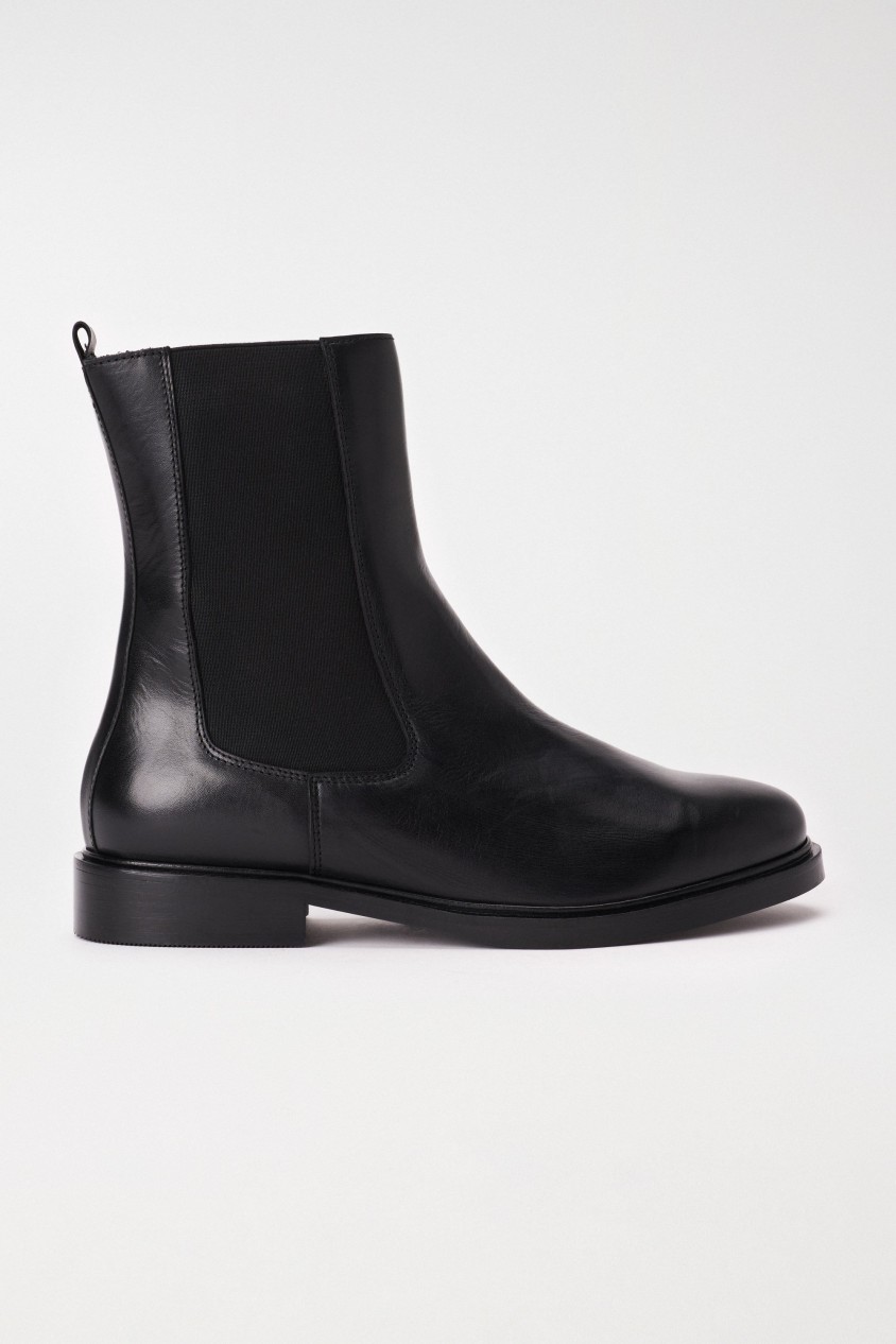 LEDER-STIEFELETTE