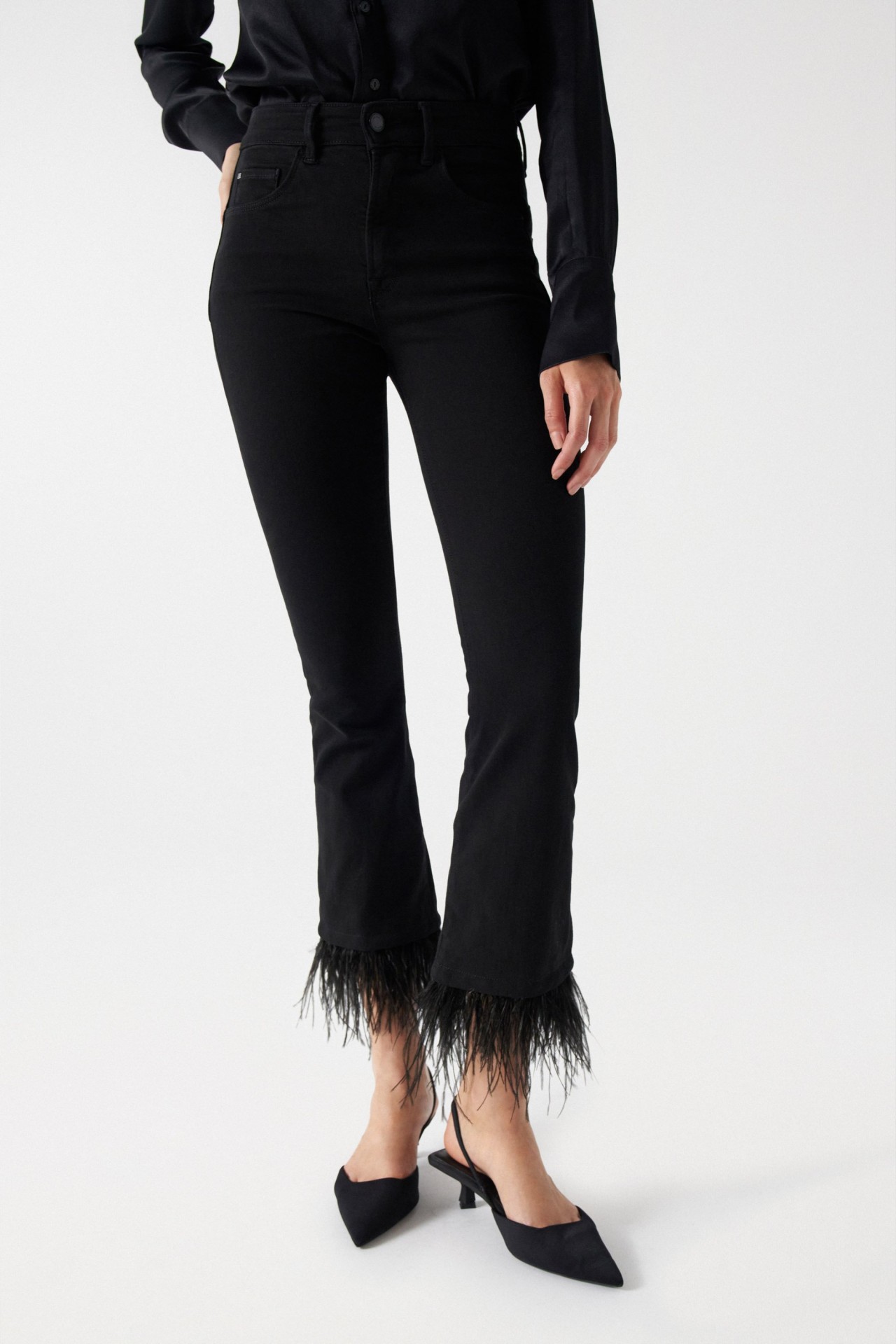 FAITH PUSH IN JEANS WITH FEATHERS