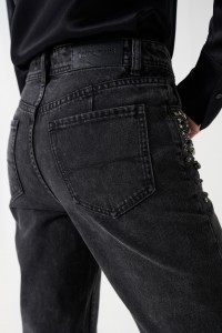 TRUE-JEANS MIT GLANZEFFEKT