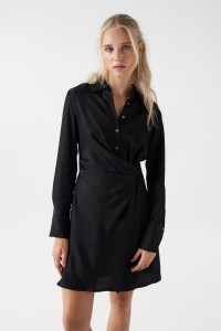 KURZES SATIN-KLEID