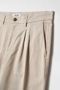 PANTALN CHINO CORTE STRAIGHT