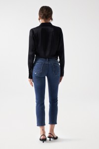 PUSH UP CROPPED SLIM JEANS MIT APPLIKATIONEN