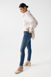 PUSH UP JEANS WITH WASH EFFECTS