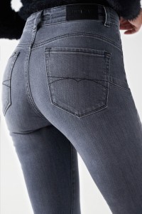 FAITH PUSH IN SLIM JEANS