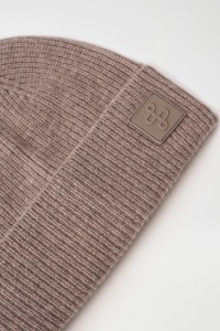 KNITTED BEANIE