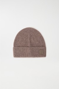 KNITTED BEANIE