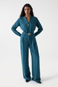 JUMPSUIT MIT GRTEL UND KNOPFLEISTE