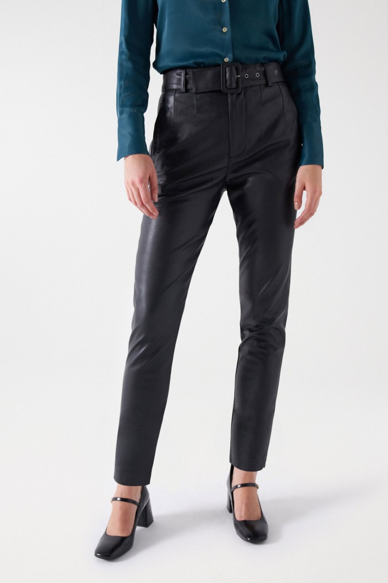 LEATHER EFFECT CROPPED SLIM PANTS