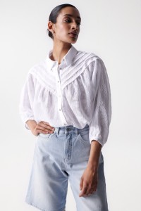 BLOUSE AVEC DTAIL SUR LA POITRINE