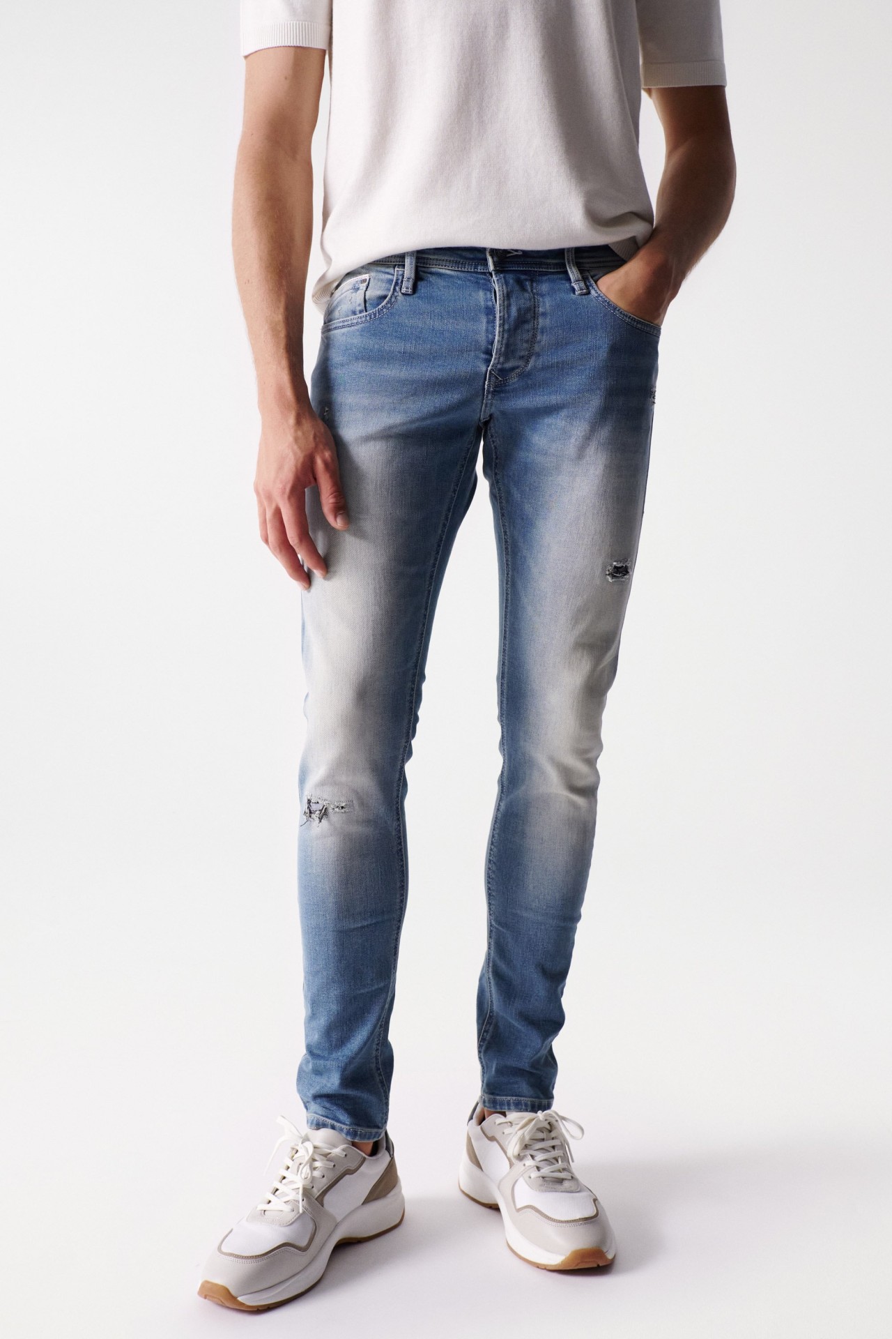 SKINNY FIT JEANS