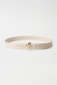 CEINTURE EN CUIR AVEC MARQUAGE DOR SUR LA BOUCLE