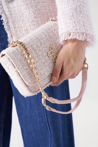 BOLSO DE TWEED CON LOGOTIPO METLICO